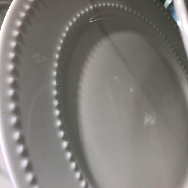10.5-inch relief flat plate new bone China, 36 pieces per box factory direct sales, wholesale and retail in stock, offline physical store. Consult before placing an order Item Picture