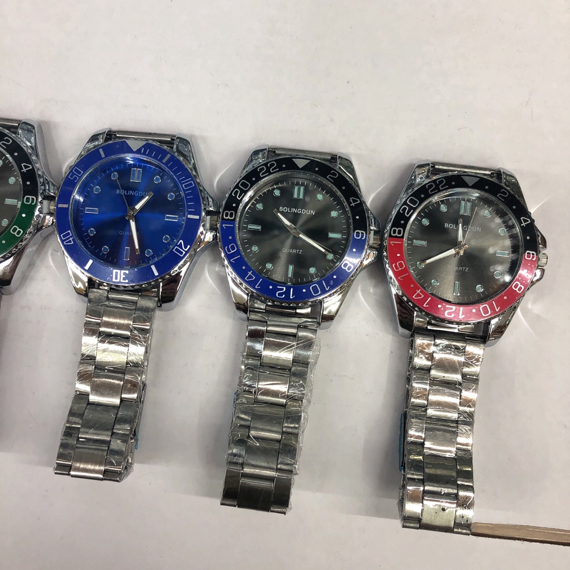 Men's watches: Fashionable, simple quartz watches, water-resistant steel band men's watches for daily life Application Scenario