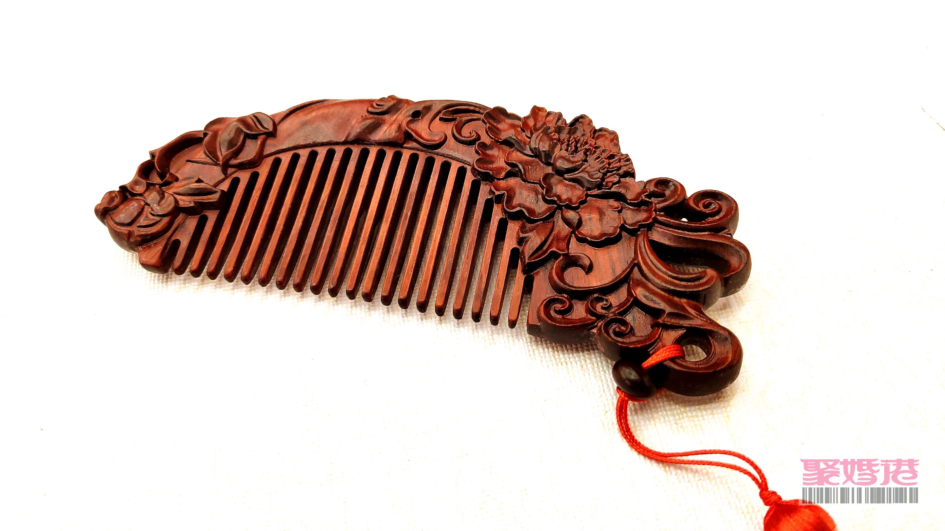 This product, authorized by M in China, is a pair of combs made from red rosewood detail image 1