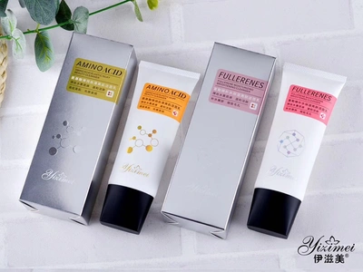 【 Izmei 】
Fullerene Hydrating Brushed Face Wash
Features Fullerene Essence 💧 Gentle Skin Friendly % Gently Cleans Pores, Dirt And Greasy 👱♀️ At The Same Time Cleans Skin, Moisturizes And Adjusts Skin Water And Oil Balance 💗 Improves Rough Skin, Refreshing And Not Tight, Makes Skin Supple And Clear 🎉