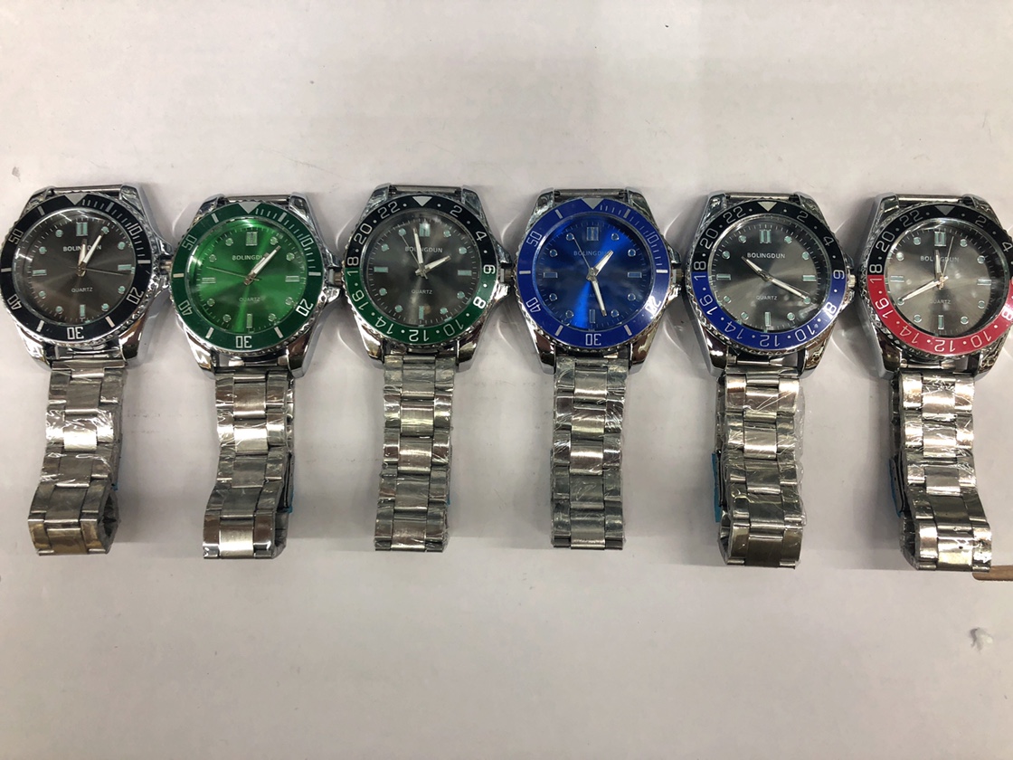 Men's watches: Fashionable, simple quartz watches, water-resistant steel band men's watches for daily life details Picture