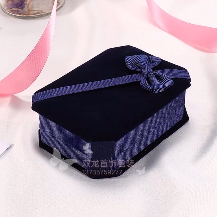 八角绒布带花蝴蝶结戒指耳环对戒盒情侣项链吊坠盒手镯盒戒指手表珠宝饰品盒珠宝首饰盒展示道具展示架细节图