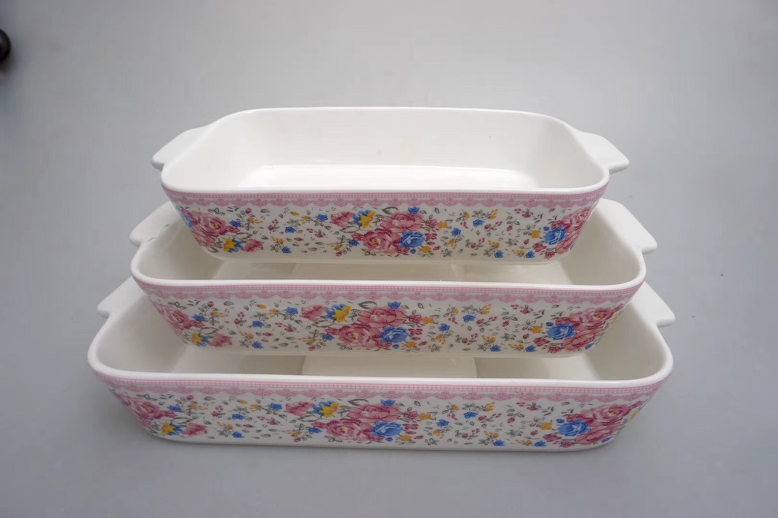 The baked flowers are rectangular and placed on three baking trays Specification image