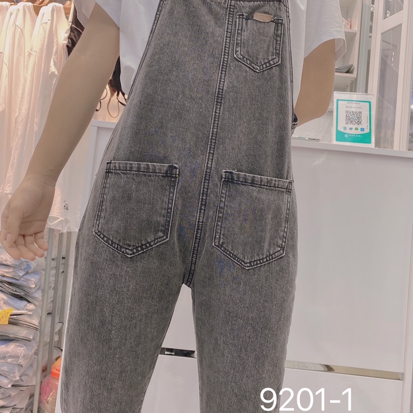 背带裤白底实物图