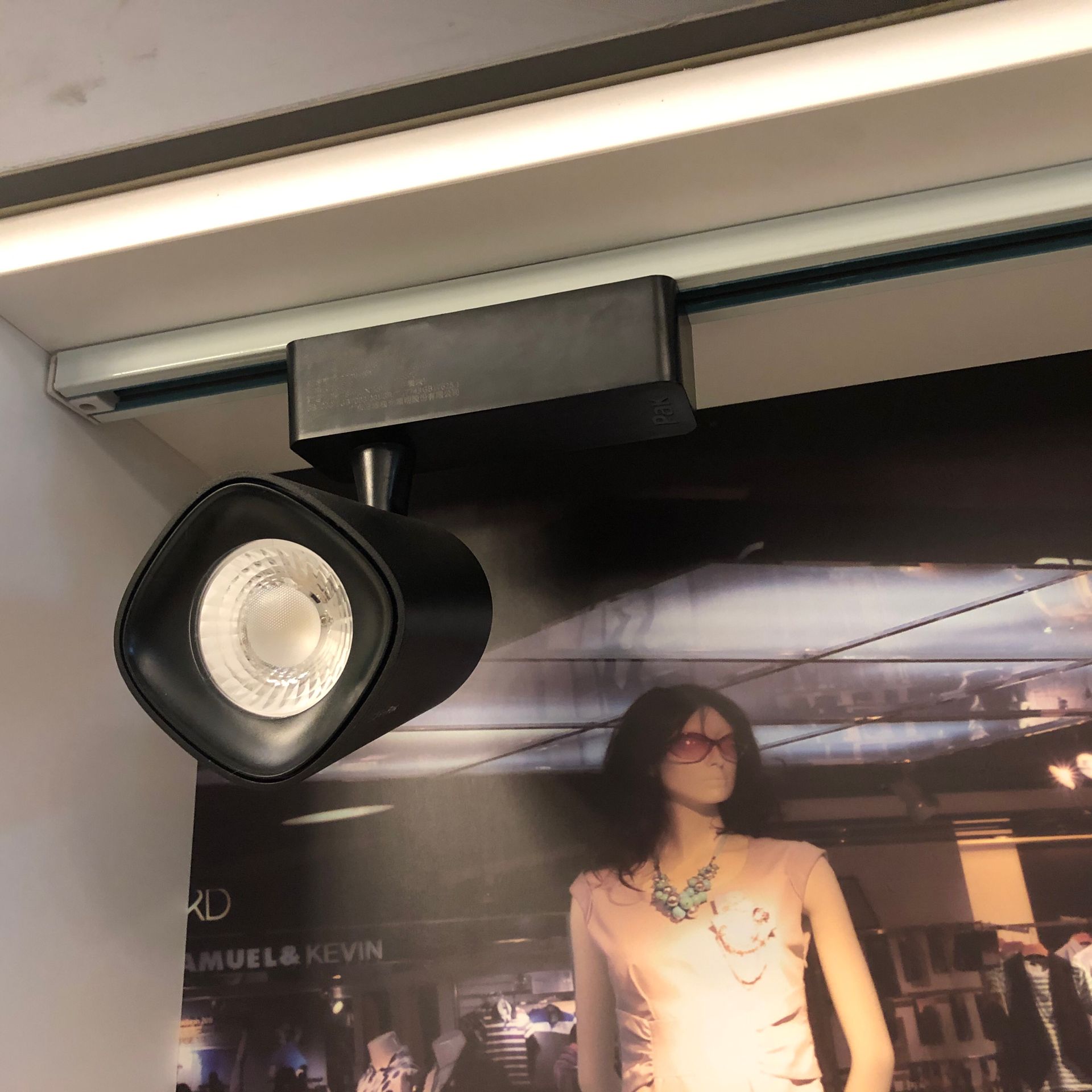 LED商业射灯28W热销款诚信卖家价格实惠商业射灯详情图3