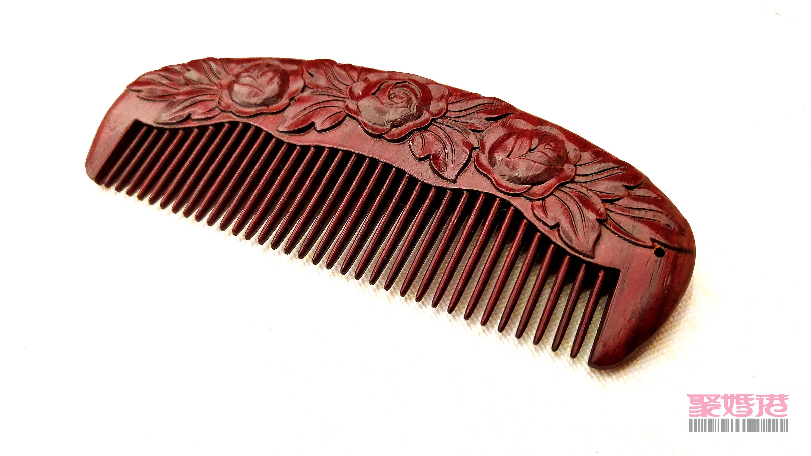 This product, authorized by M in China, is a pair of combs made from red rosewood detail image 3