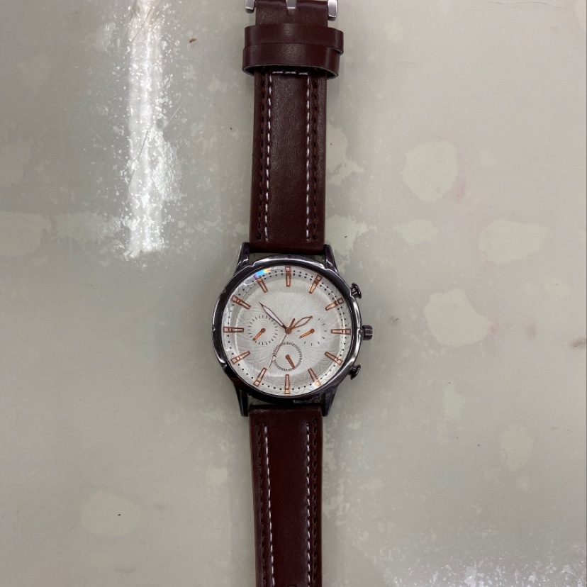 Classic and fashionable 24 men's leather strap watch