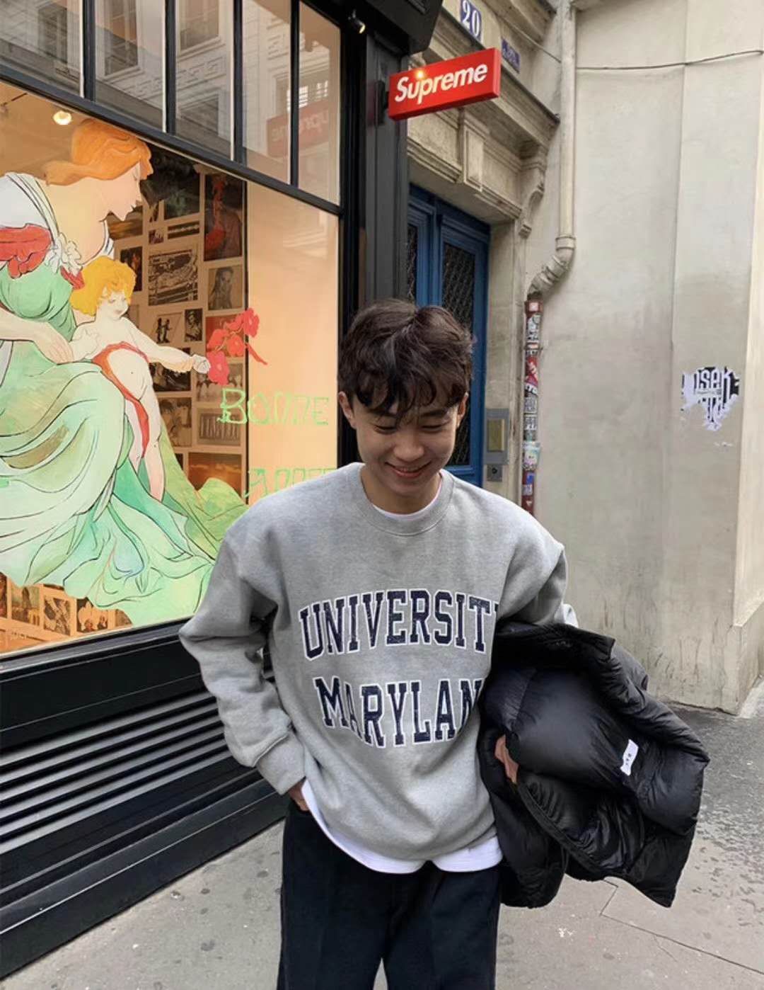 yuan Dongdaemun, a Korean agent, offers a new style of loose-fitting hoodie with a chest letter print, round neck, pullover and long sleeves for couples