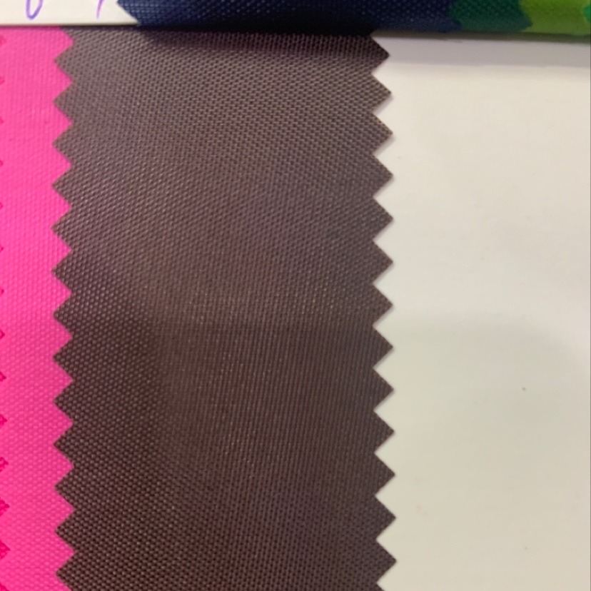 Factory direct sales of the best-selling new Oxford fabric No. 7, brown and black mesh pattern. Large stock of high, medium and low-end bags, sofas, shoes and fabrics