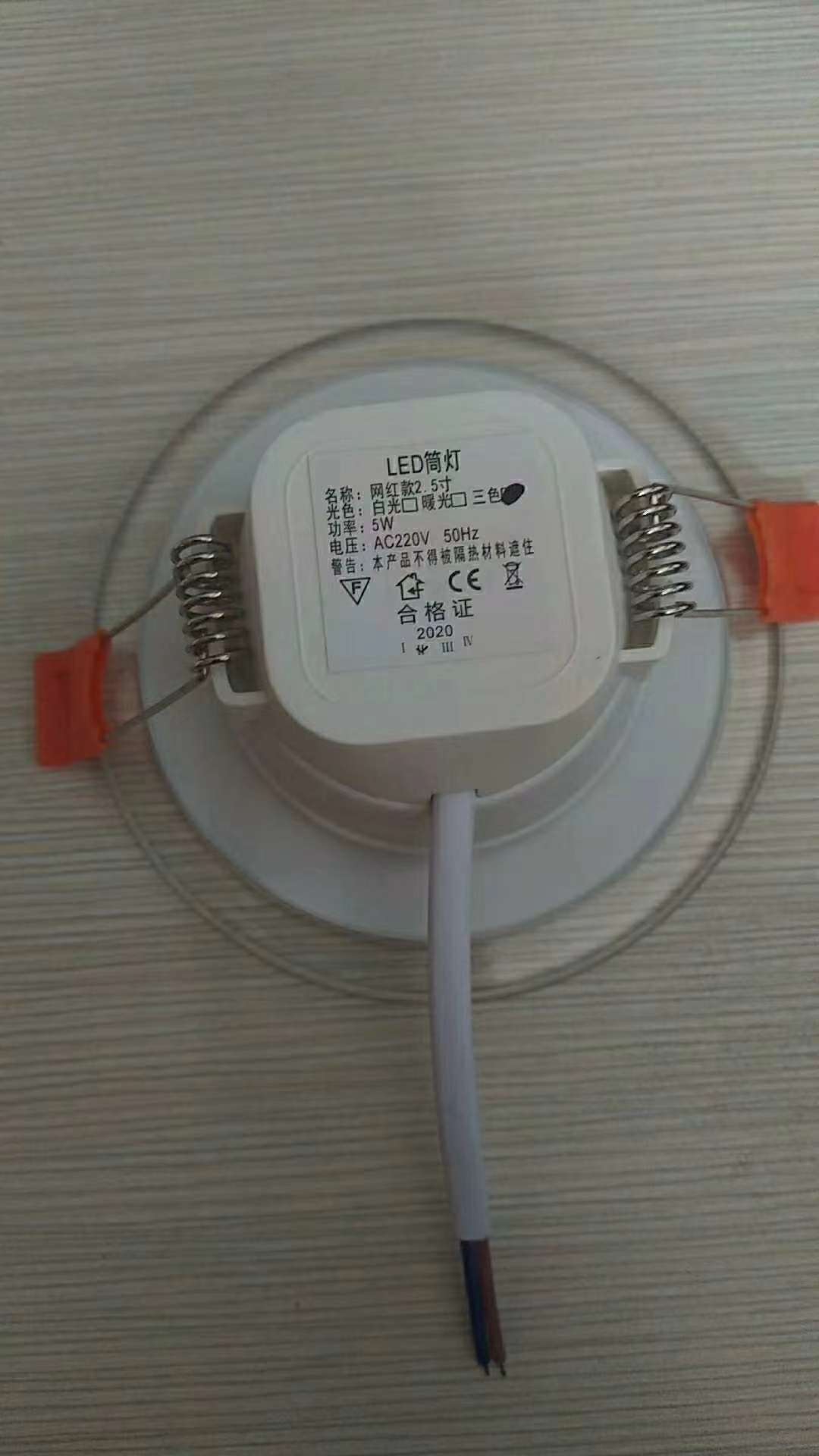 The popular acrylic panel of the variable light downlight is a best-selling product with no blind spots. It is a popular lighting fixture detail image 2