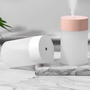 The mini humidifier can hydrate and humidify your skin anytime and anywhere in your car, office or bedroom, making your skin feel bouncy undefined