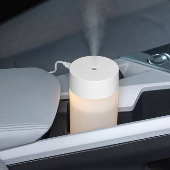 The mini humidifier can hydrate and humidify your skin anytime and anywhere in your car, office or bedroom, making your skin feel bouncy undefined