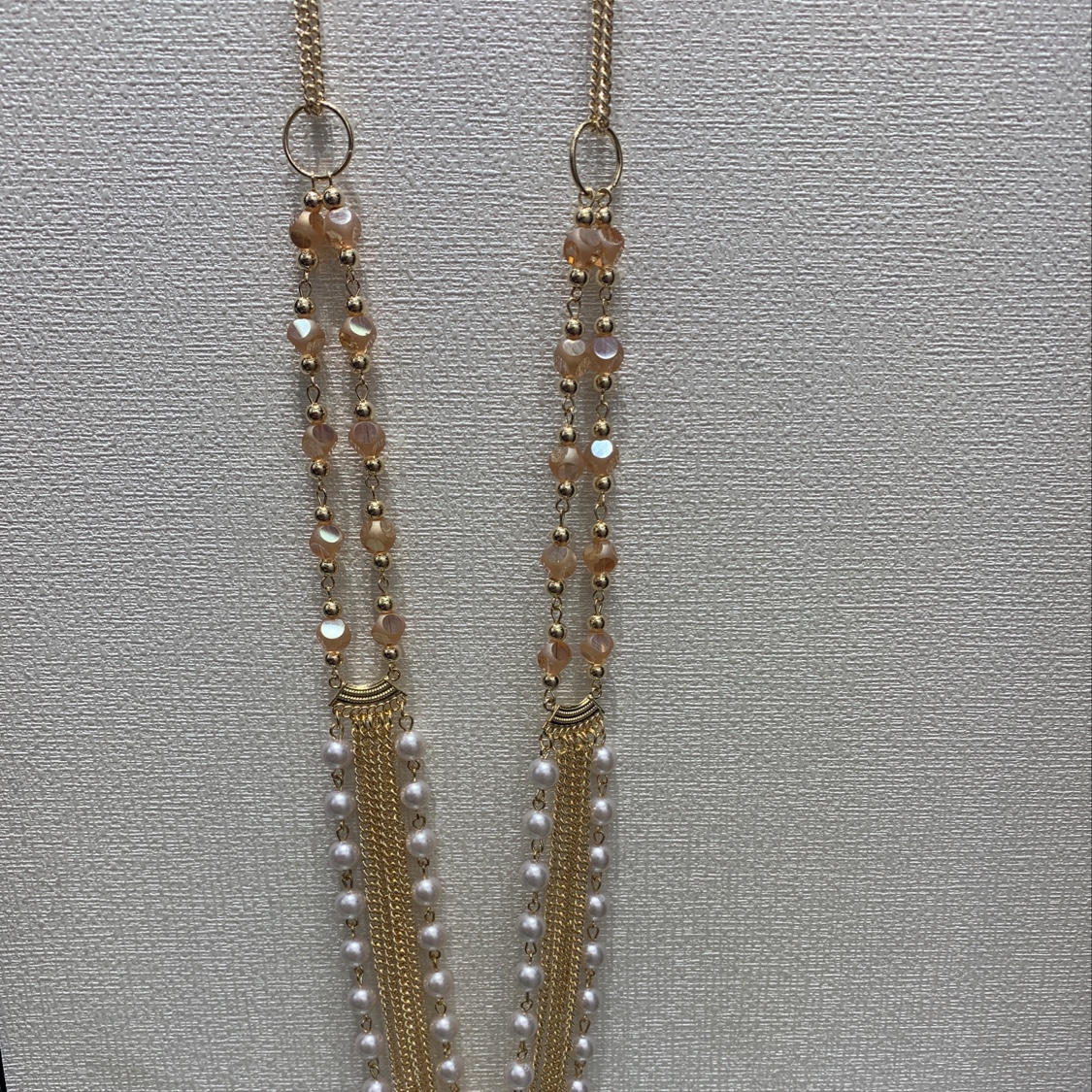 Pearl necklace details Picture