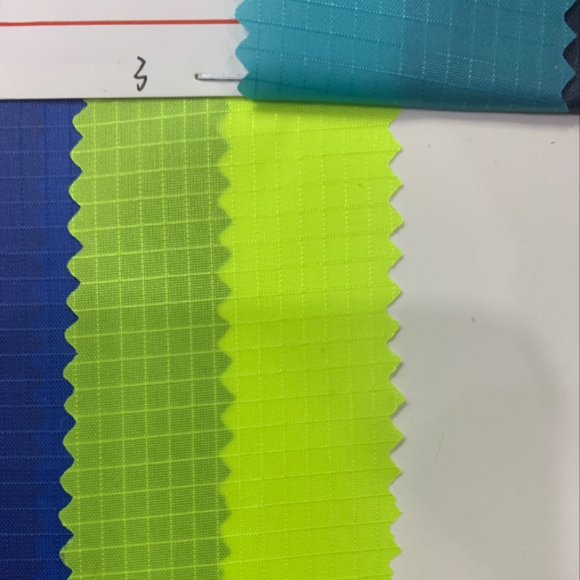 厂家直销热销新款三分格pu黄色皮革大量现货高中低档箱包沙发鞋材面料