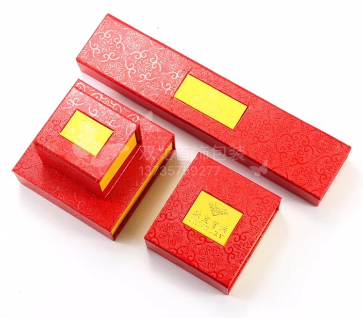 Red double-opening creative jewelry box, ring, necklace, bracelet, magnet, gold jewelry packaging box, gift box. Item Picture