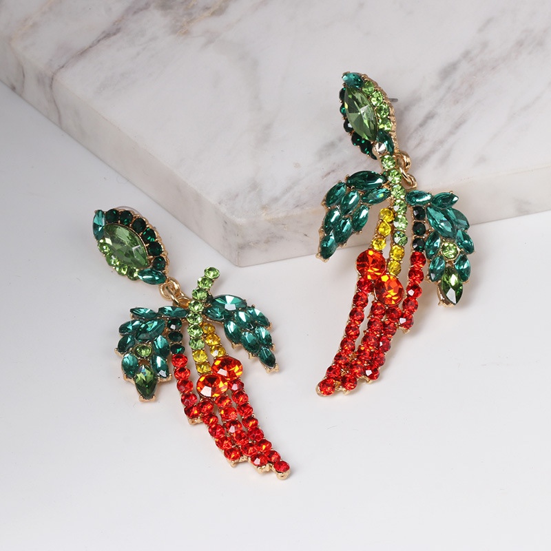 European and American fashion diamond earrings runway match