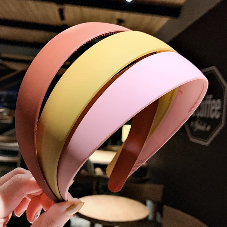 Yiwu International Trade City is good to jewelry 3569 booth 2020 Internet celebrity acrylic candy color headband Korean version for men and women for frosted hair ribbons teeth non-slip headband thumbnail