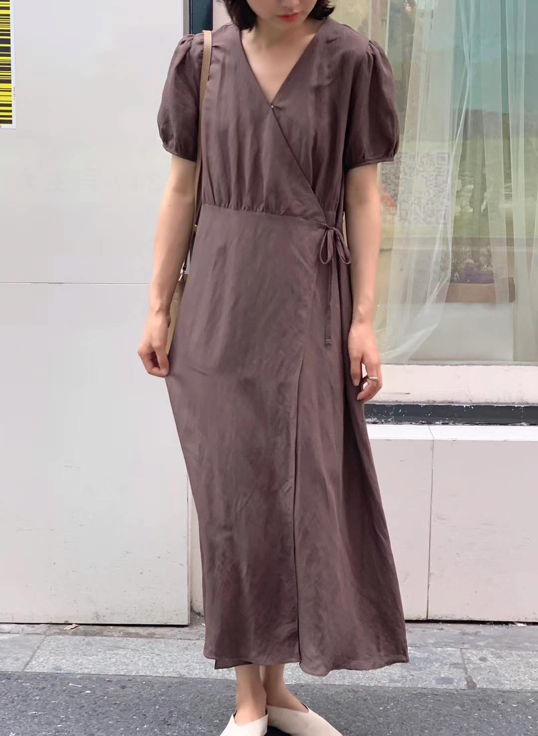 Direct mail to Dongdaemun, South Korea. Purchase of a solid V-neck side-tie one-piece linen long dress for summer 20