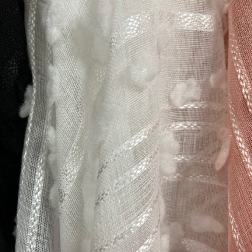 White chain pom-pom fabric, available in three colors for decorative items, handicrafts, clothing, accessories, fabric, headwear and scarves Specification image