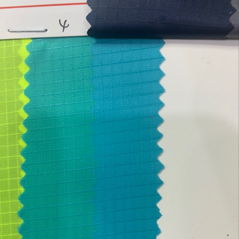 厂家直销热销新款PVCpu300D阳离子6号大量现货高中低档箱包272斜纹牛津布002