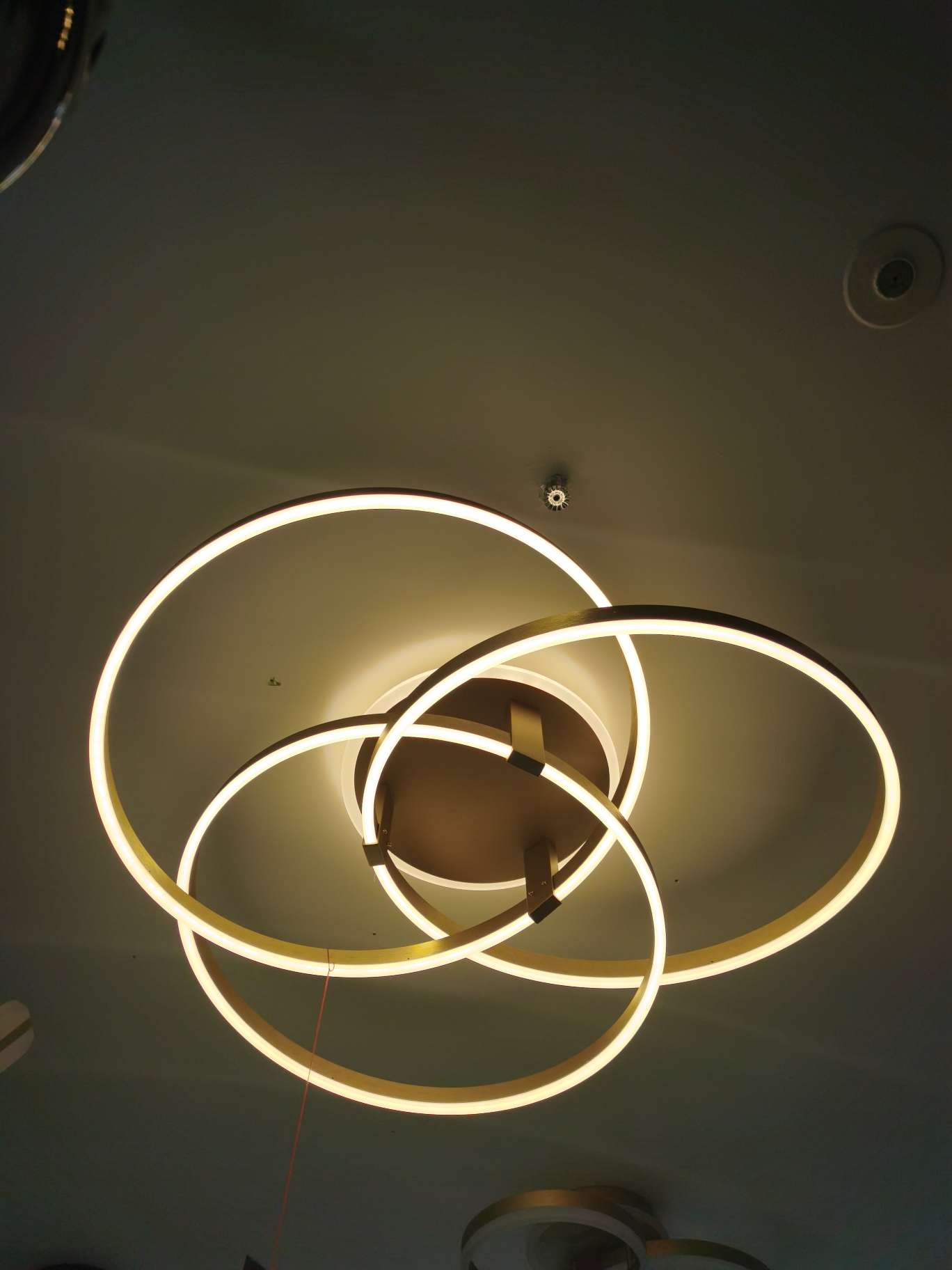Modern living room lamps, round lamps, best-selling items, elegant and grand modern style lighting fixtures pic 3