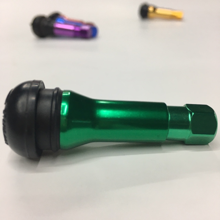 Efficient cleaning and care kit for automotive valve ports