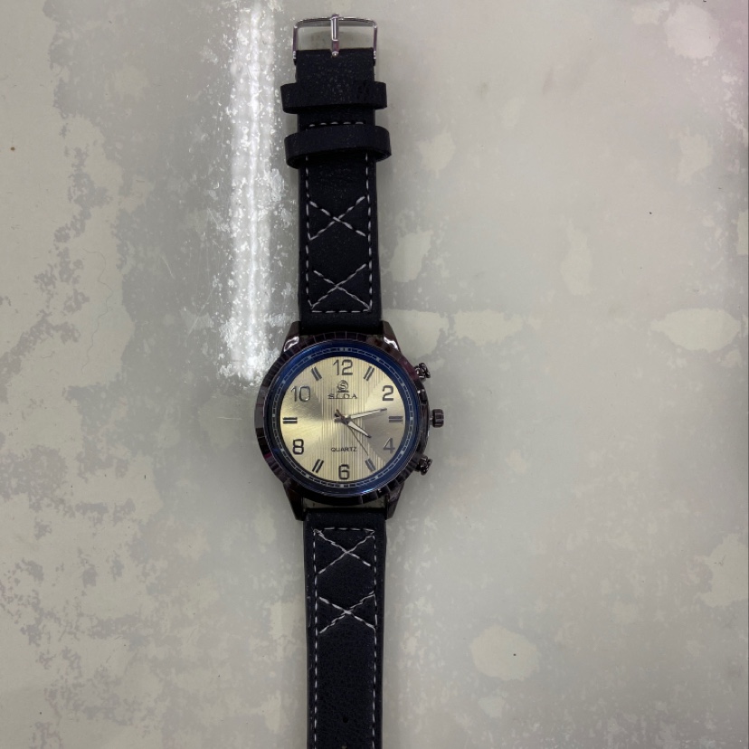 Classic and fashionable 16 men's leather strap watch