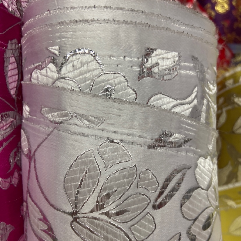 White silver-edged embossed embroidered fine leather brocade fabric, decorative items, gift packaging fabric, clothing, cheongsam details Picture