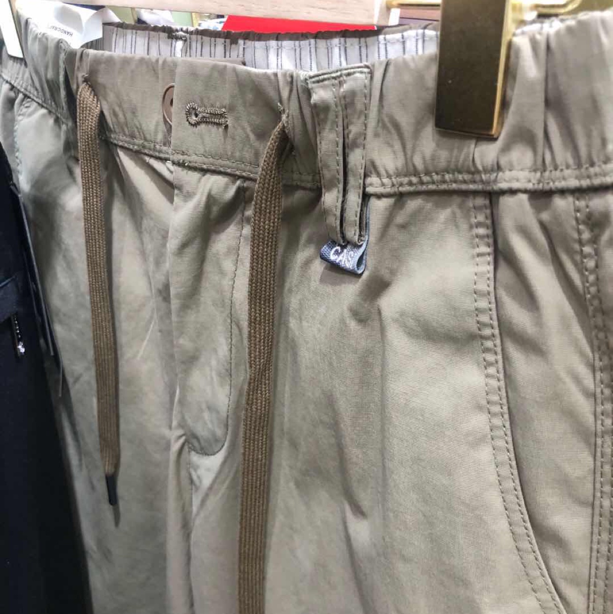 褐色休闲裤