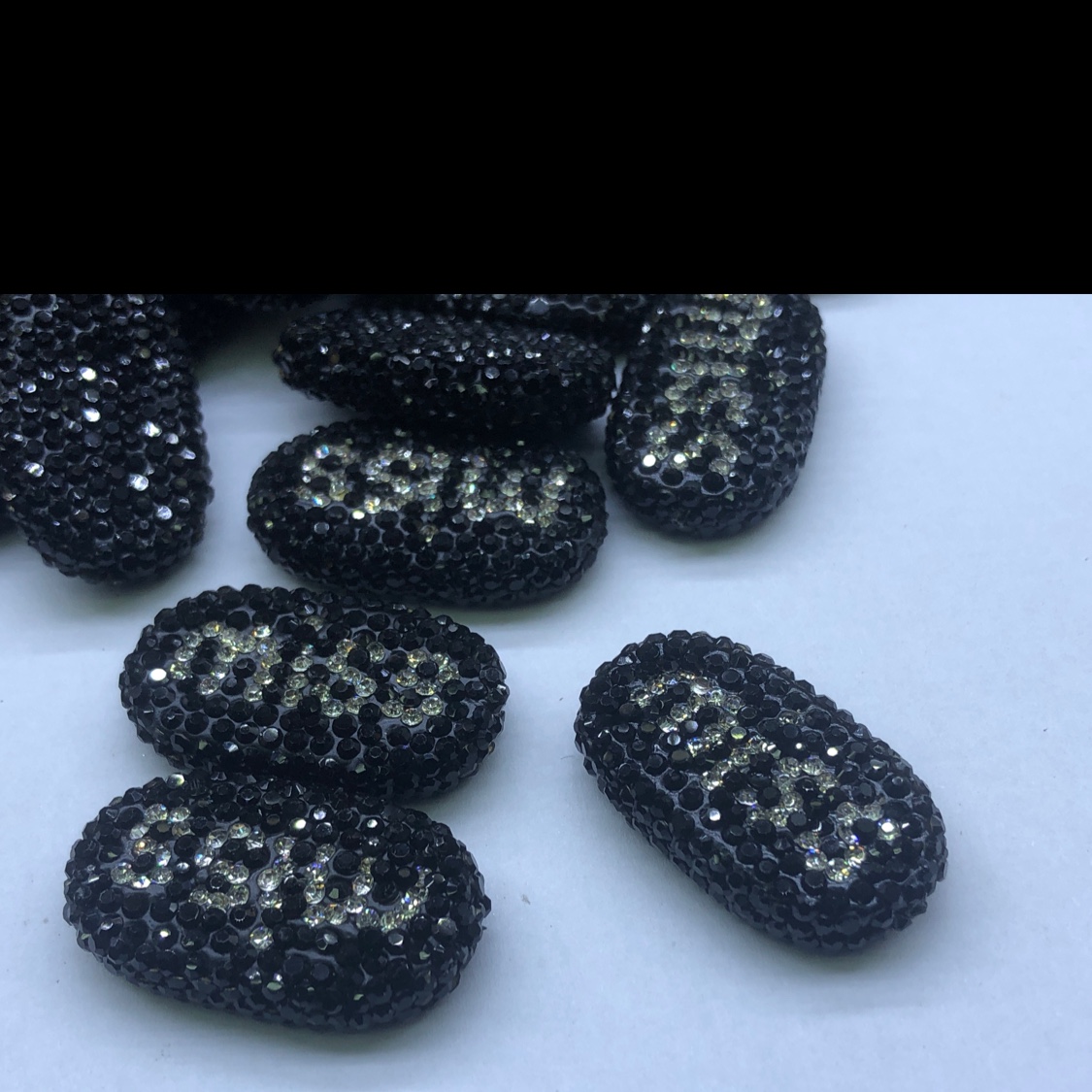 Miss字母扁珠白底实物图