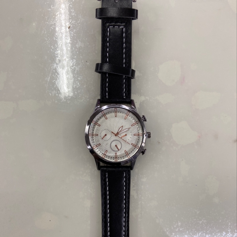 Classic and fashionable 23 Men's leather strap watch