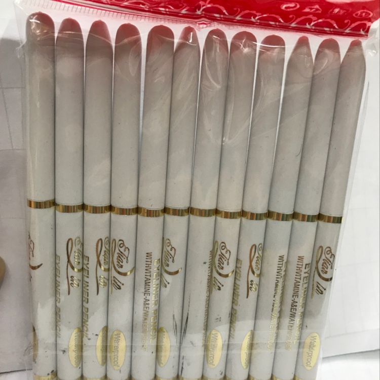 White pole automatic rotating eyebrow pencil eyeliner lip line eyeshadow pencil wholesale Application Scenario