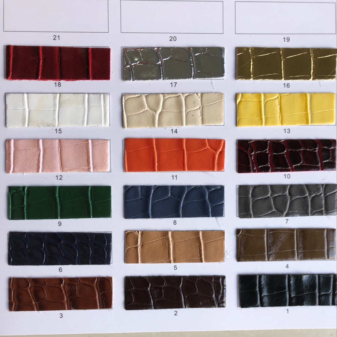 厂家直销热销新款   839喷涂鳄鱼纹PVC皮革大量现货高中低档箱包沙发鞋材面料产品图