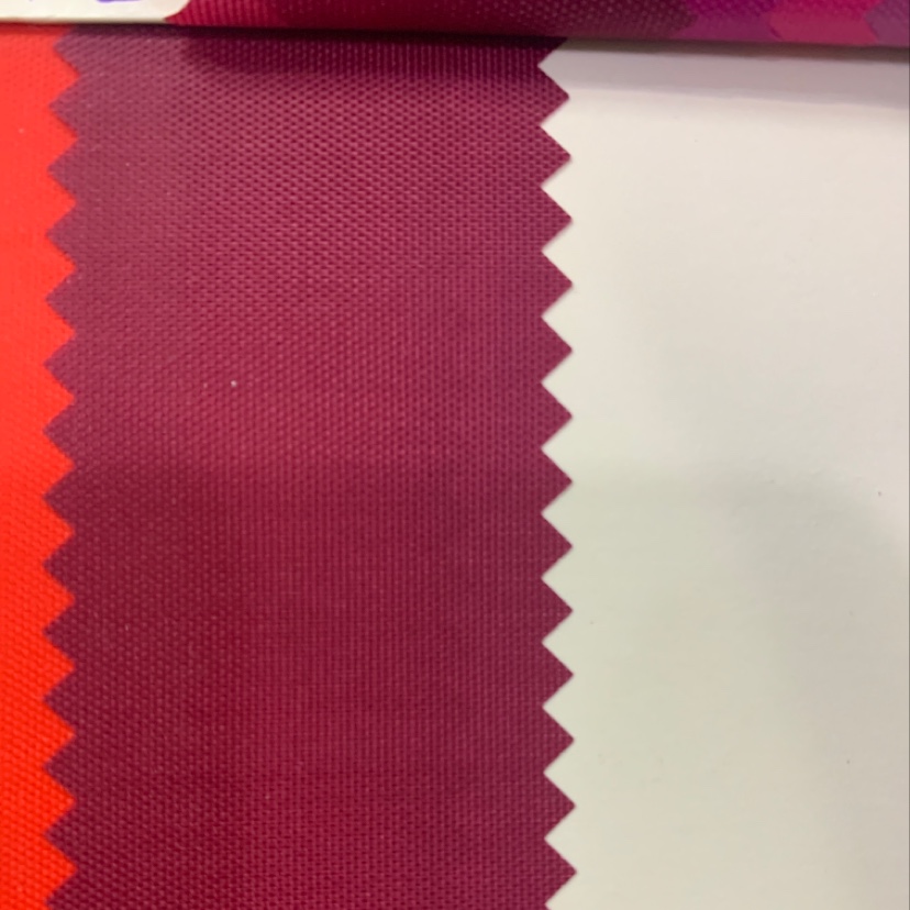 Factory direct sales of the best-selling new Oxford fabric No. 2 with deep red mesh pattern. Large stock of high, medium and low-end bags, sofas, shoes and fabrics