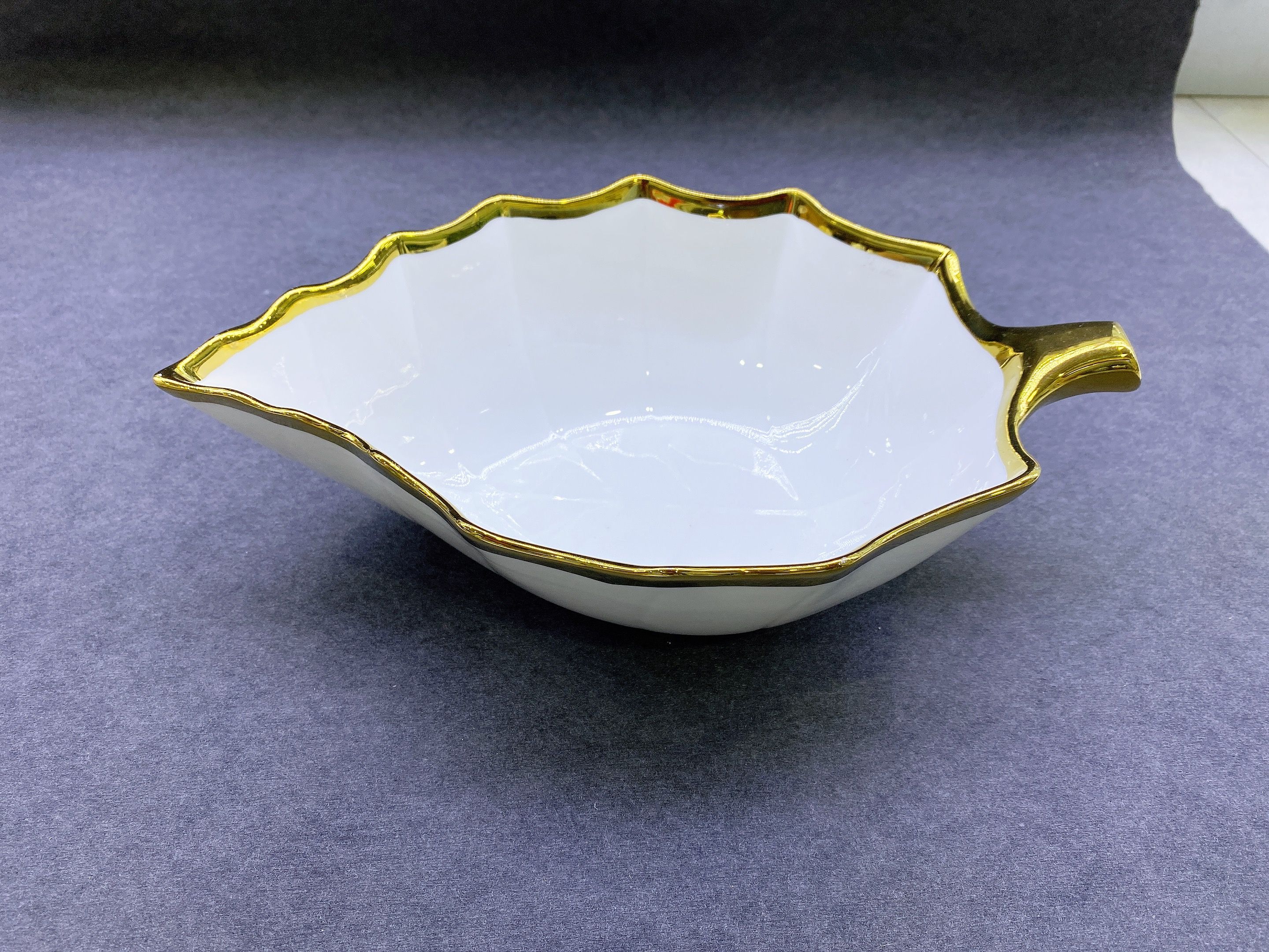 Ceramic salad bowl in leaf shape