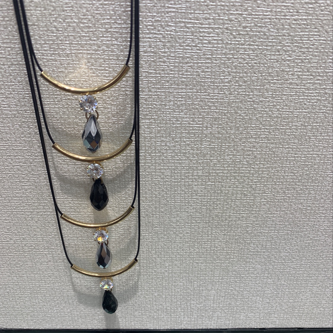 Multiple layers of water droplets Specification image