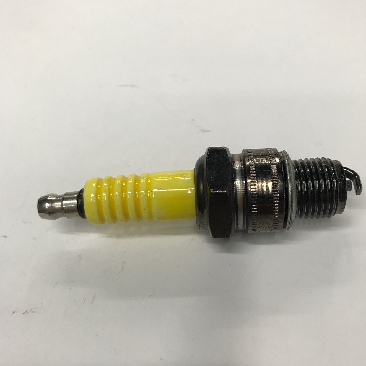 Spark plugs, supplying various medium and high-end spark plugs for general auto parts thumbnail