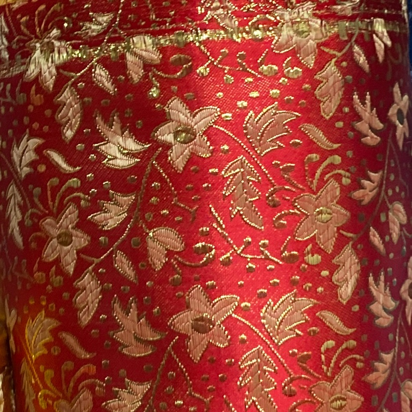 Red gold-edged embroidered fine leather brocade fabric, decorative items, gift packaging fabric, clothing details Picture