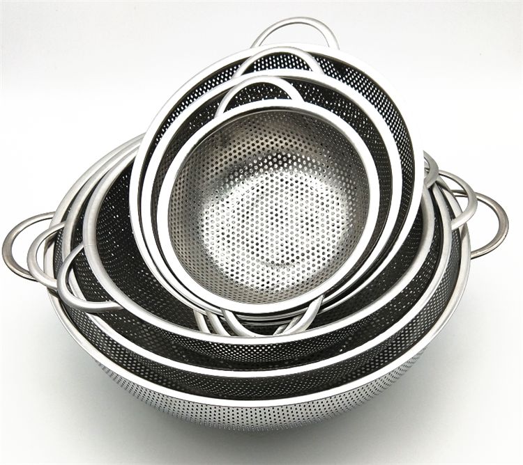 Stainless steel draining basin, rice washing basin, draining sieve, fruit basket, rice washing and vegetable washing basin 6PCS set Application Scenario