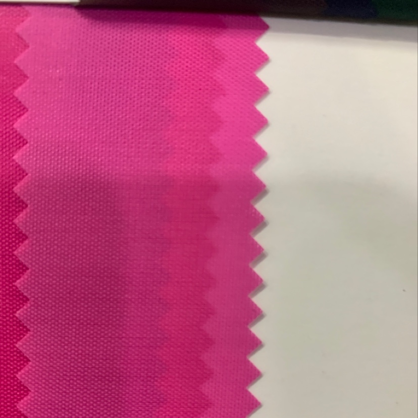 Factory direct sales of the best-selling new Oxford fabric No. 6 mesh pattern. Large stock of high, medium and low grade luggage, sofa, shoe materials and fabrics