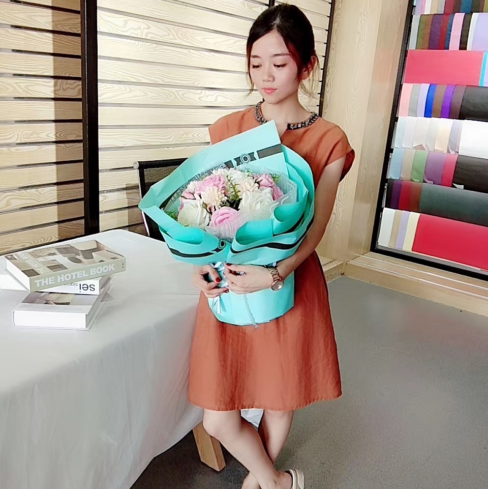 情丝雾面纸平安夜苹果纸塑料玻璃纸鲜花ji包装纸材料花束包装纸蝶恋花