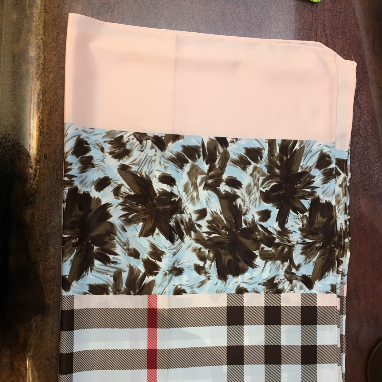 Flesh-colored plaid shawl shawl