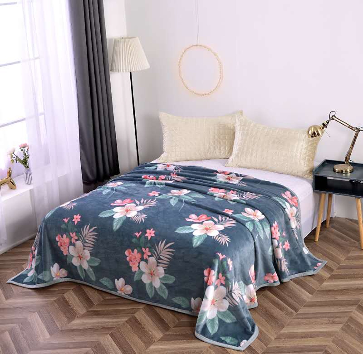 200X230CM水雕绒，尺寸标准大小尺寸应有尽有，颜色多样，百份百一等货，价格美丽包边毛毯