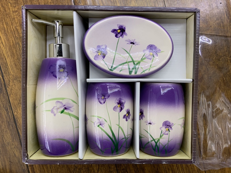 紫色花陶瓷卫浴四件套图
