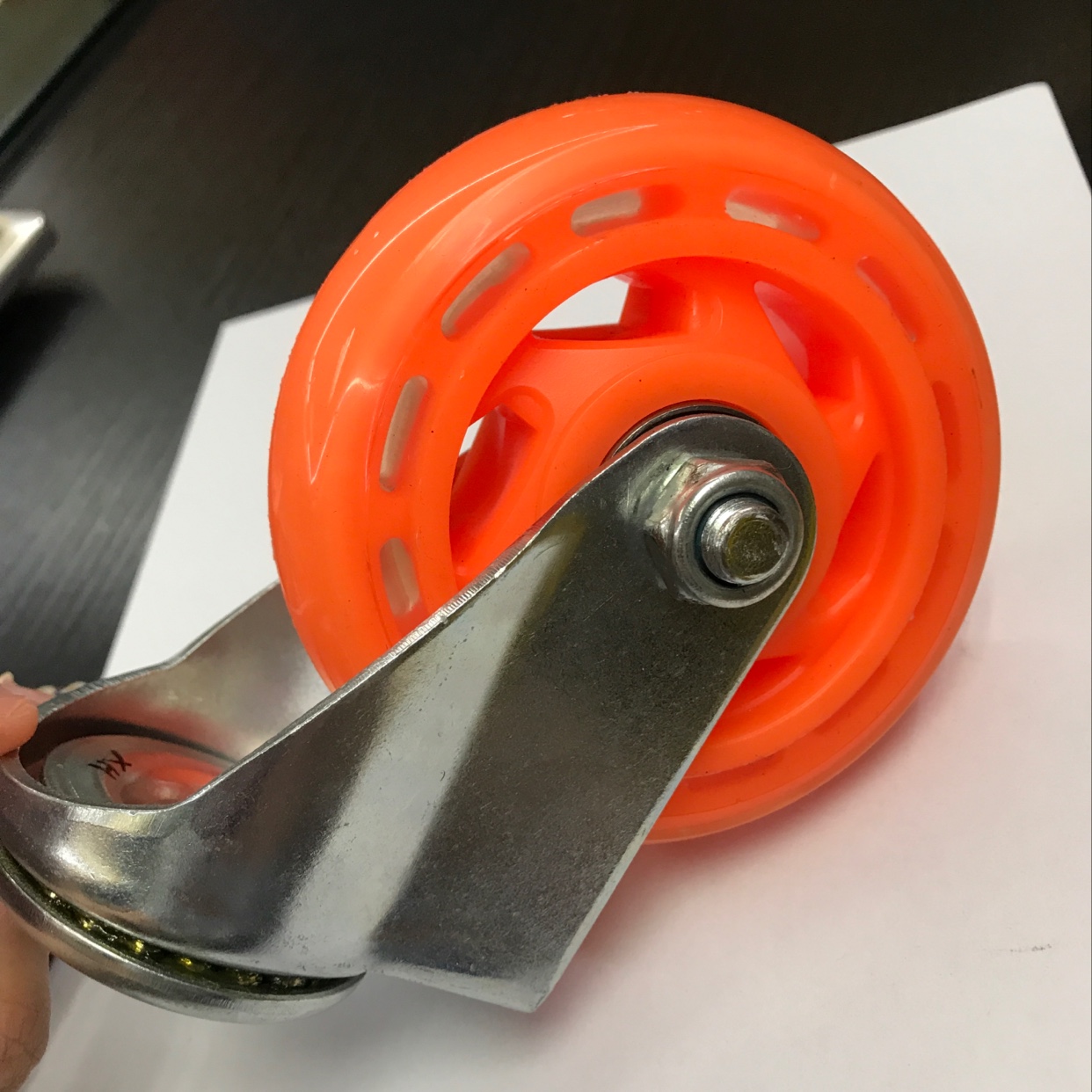 Factory direct sales of wear-resistant transparent elastic wheels, casters, double-bearing push wheels, and top holes for activity