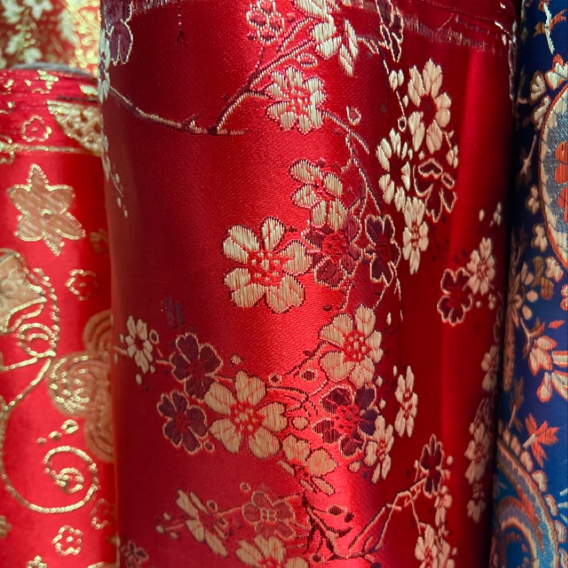 National trend red plum blossom pattern embroidery, gilding, fine leather, brocade fabric, decorative items, gift packaging fabric, clothing Specification image