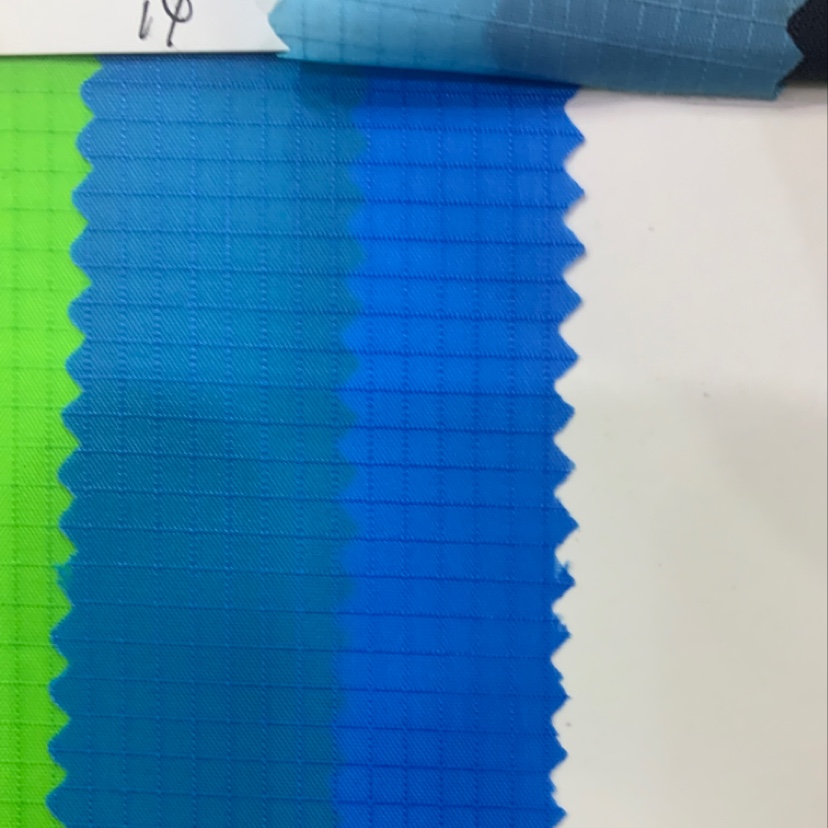 厂家直销热销新款三分格pu14号蓝色皮革大量现货高中低档箱包沙发鞋材面料