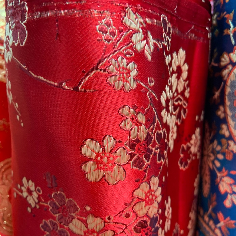 National trend red plum blossom pattern embroidery, gilding, fine leather, brocade fabric, decorative items, gift packaging fabric, clothing details Picture