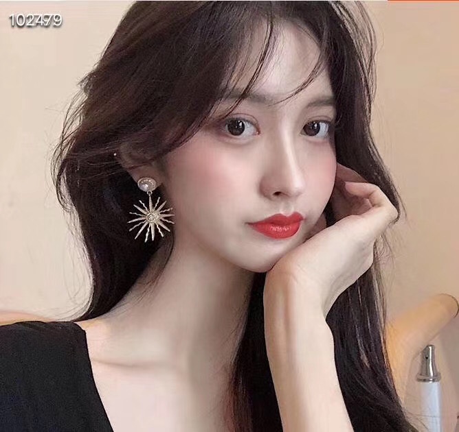 Sunflower earrings female 2020 new fashionable diamond pearl earrings web celebrity personalized earrings baroque accessories