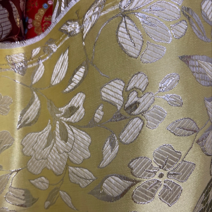 Yellow, silver-edged, embossed, embroidered, fine leather, brocade fabric, decorative items, gift packaging fabric, clothing, cheongsam Specification image